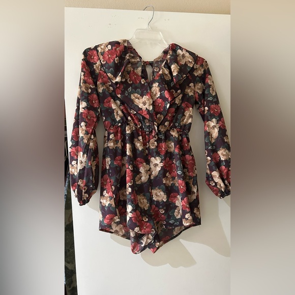 NWT Frenchy Long Sleeve Romper Black Red Cream - Picture 2 of 3